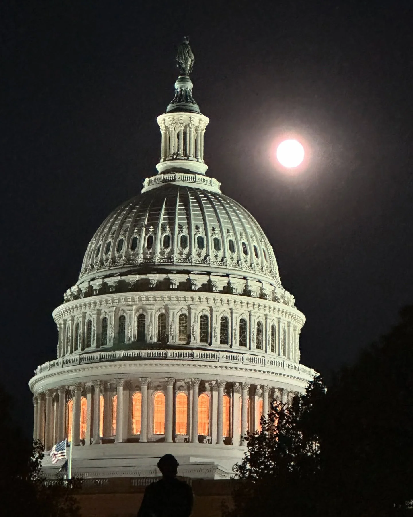 Gotta love another Capitol and the full moon story ~