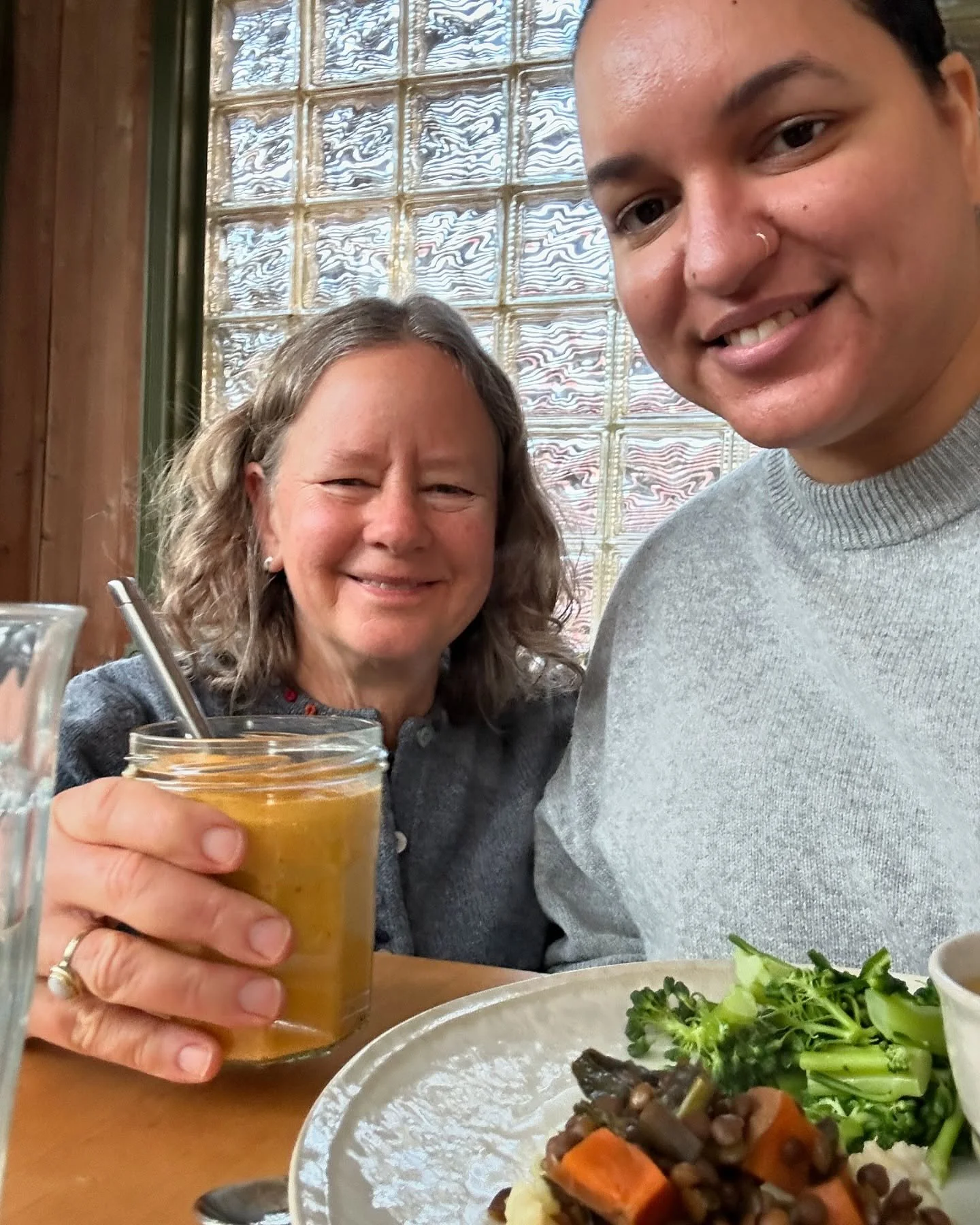 Sunday lunch with Billie ~ persimmon dressing from my new recipe book Garlic Lover Dressings over broccolini, rice and lentils, homemade peanut butter pumpkin soup and persimmon pie made from my neighbors persimmon tree ~ 

Persimmon  pie recipe and 