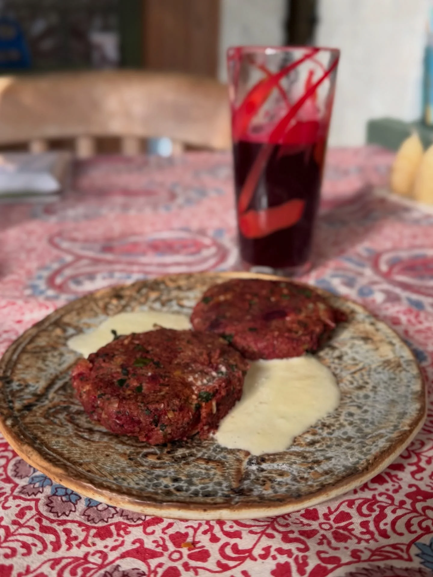 Break fast ~ juice, pulp burgers &amp; ginger shallot dressing ~ ready for another skate on the canal ! 

#garlic @garlicloverdressings #frequencyseparation