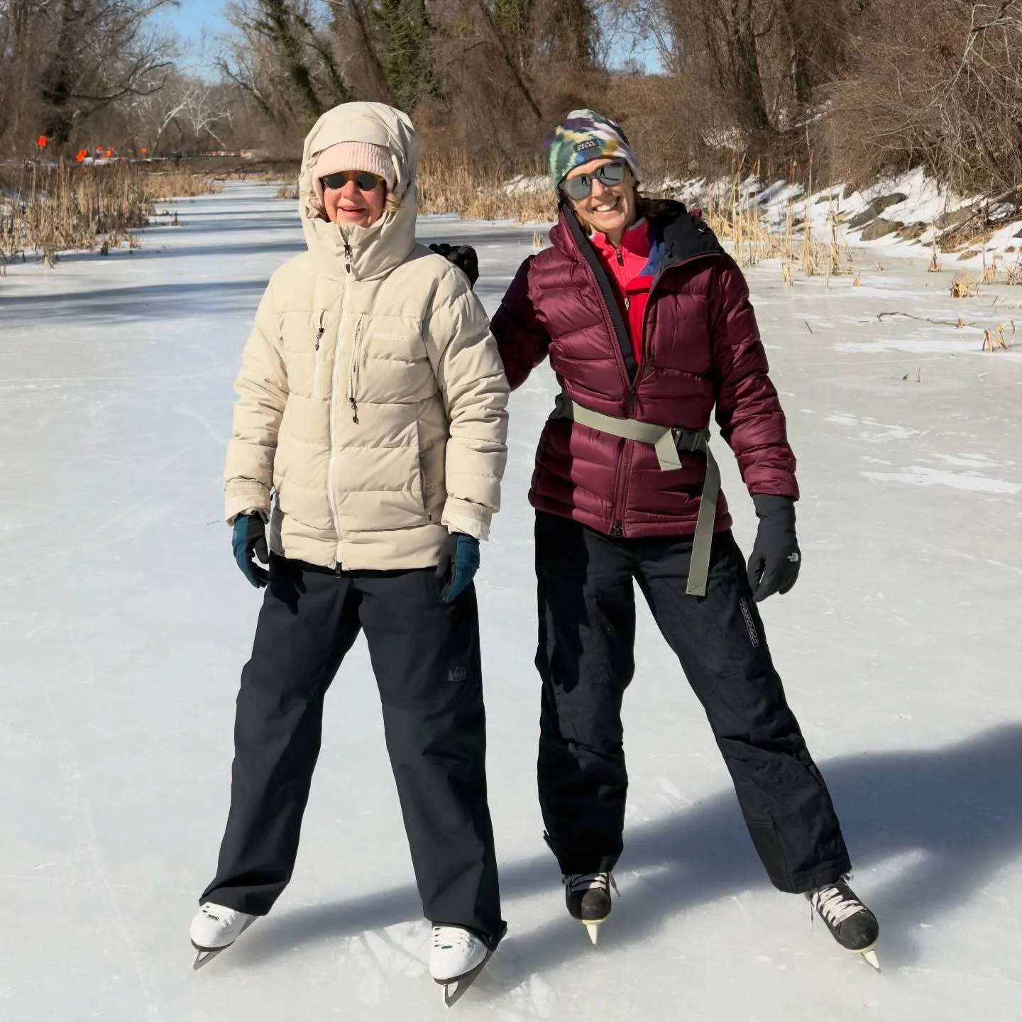 Another beautiful day of skating on the Canal with my outdoor winter friend Gretchen ~ brrrrr

#skating