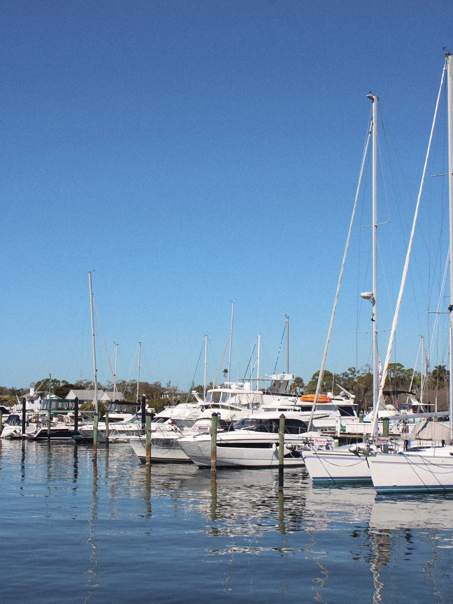 Waterfront dining for your Valentine? Only the best! We still have some availability on Friday so you can celebrate your love all weekend long 💝 Reservations: RiverhouseFL.com/Reservations