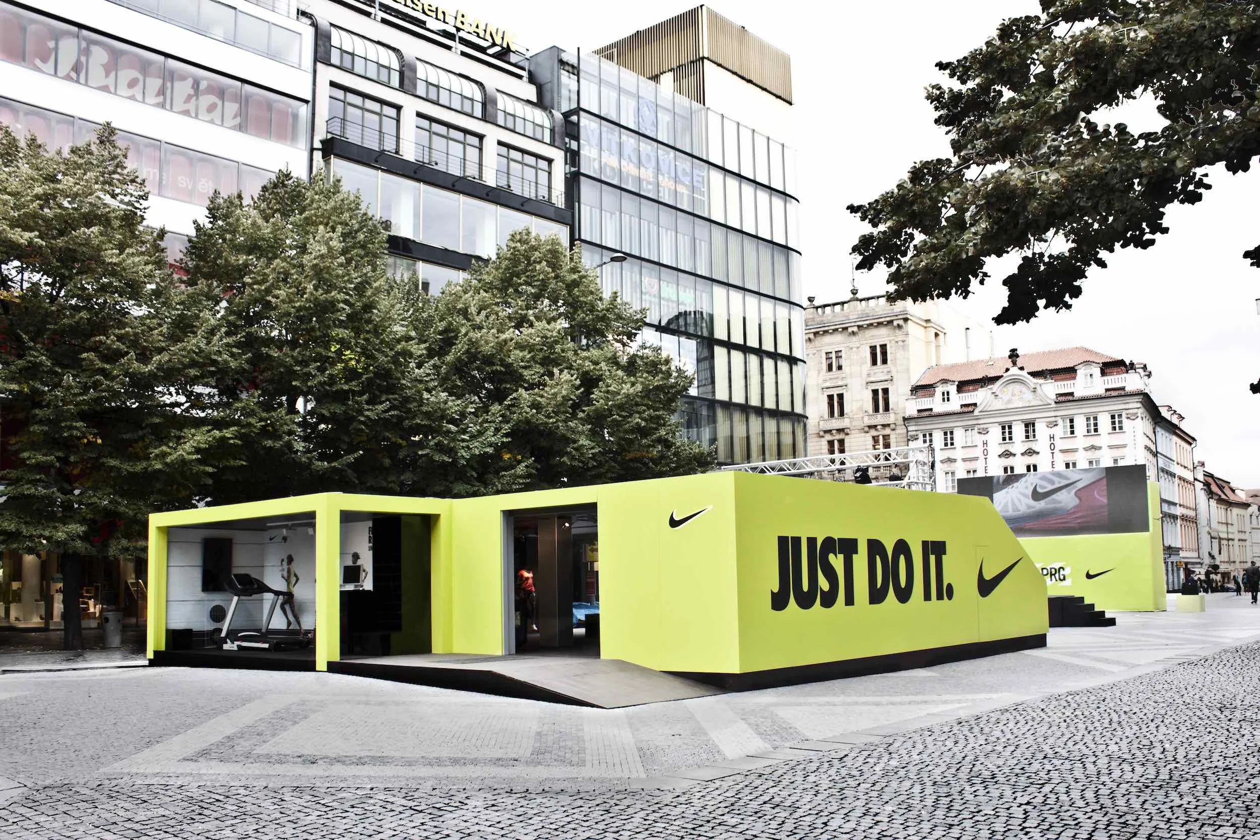 deFORM_nike_we_run_prg_popup_04.jpg