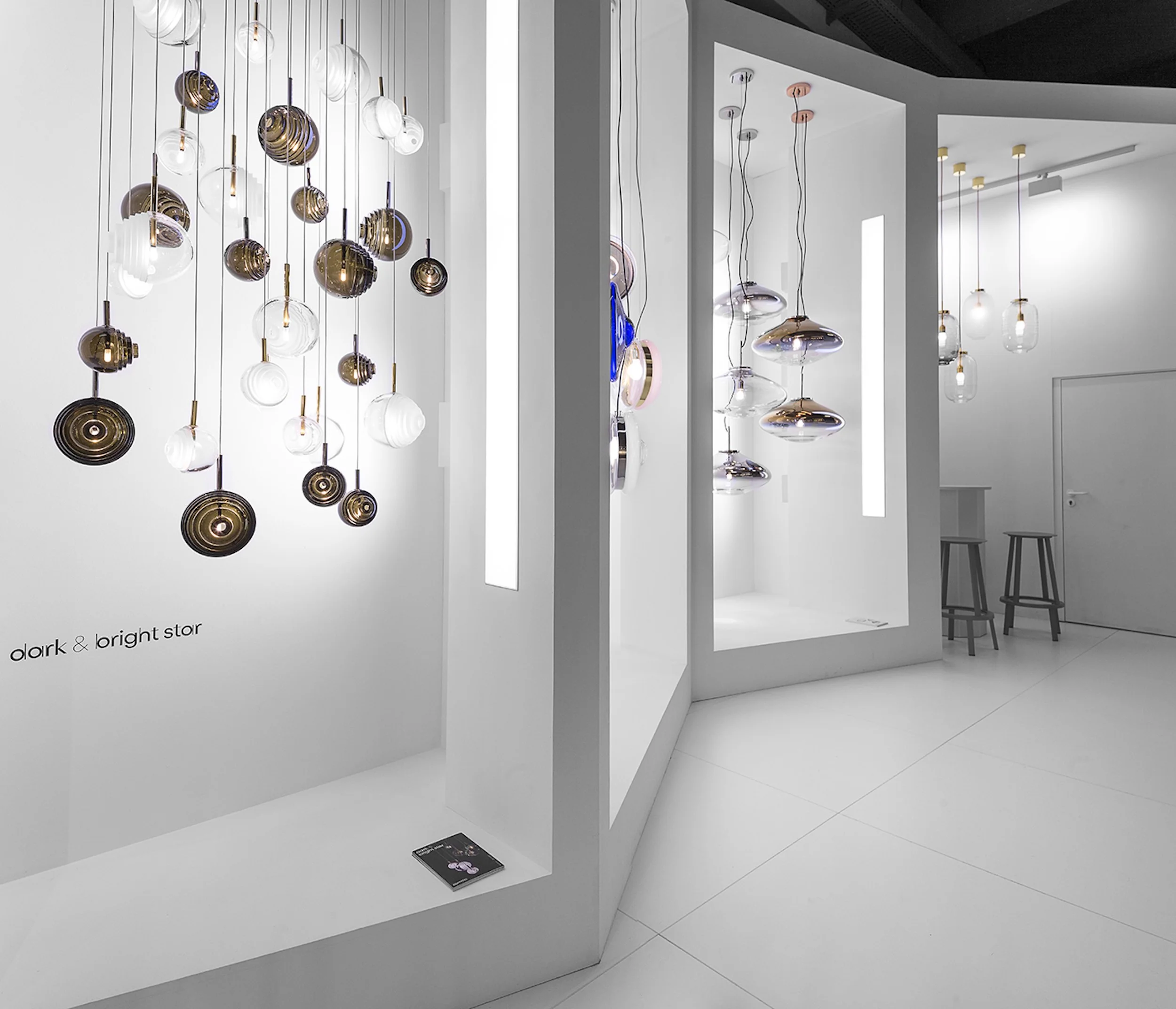 monument_Bomma_booth_Light_and_building_01.jpg