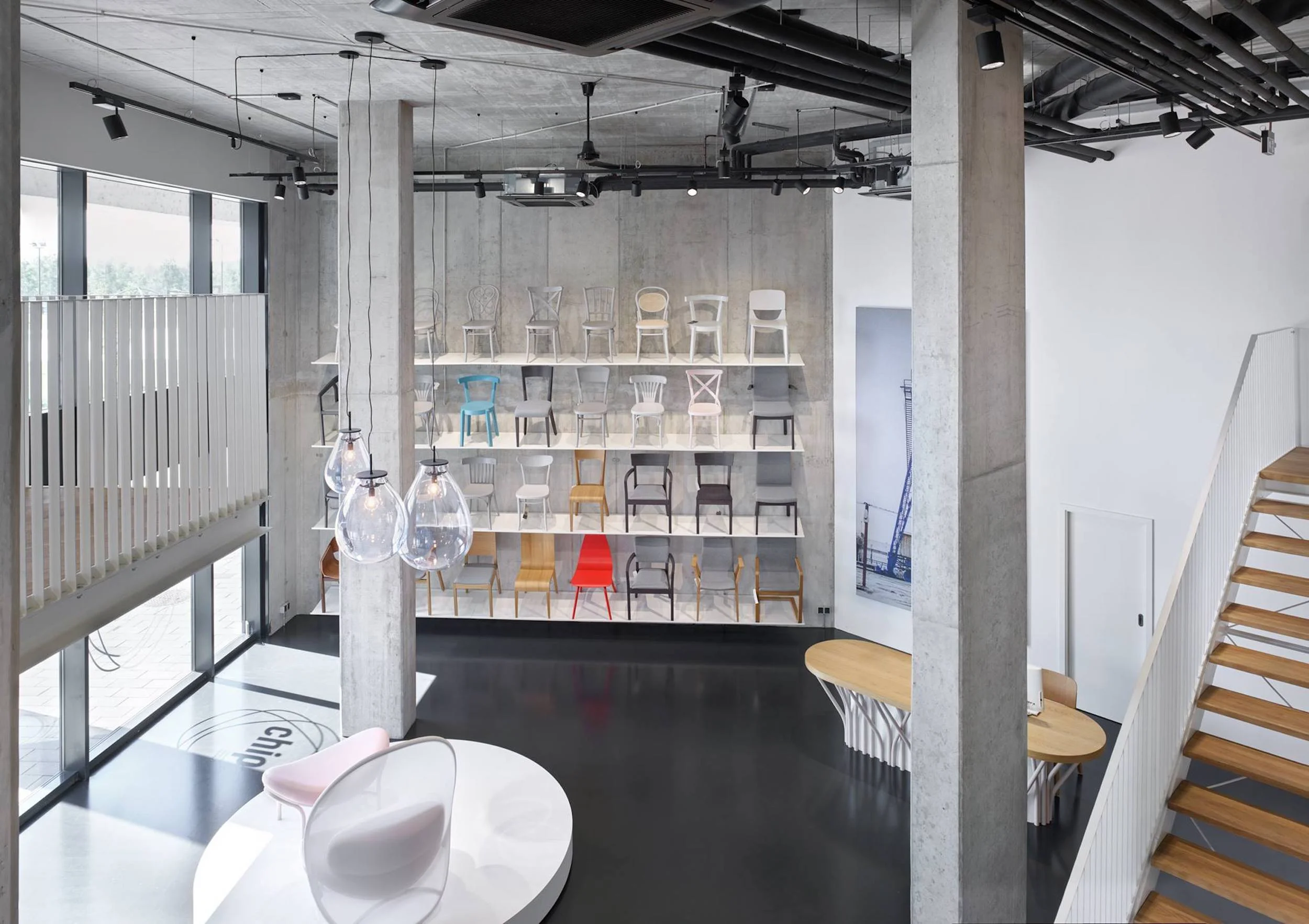 MONUMENT_TON_showroom_retail_05.jpg