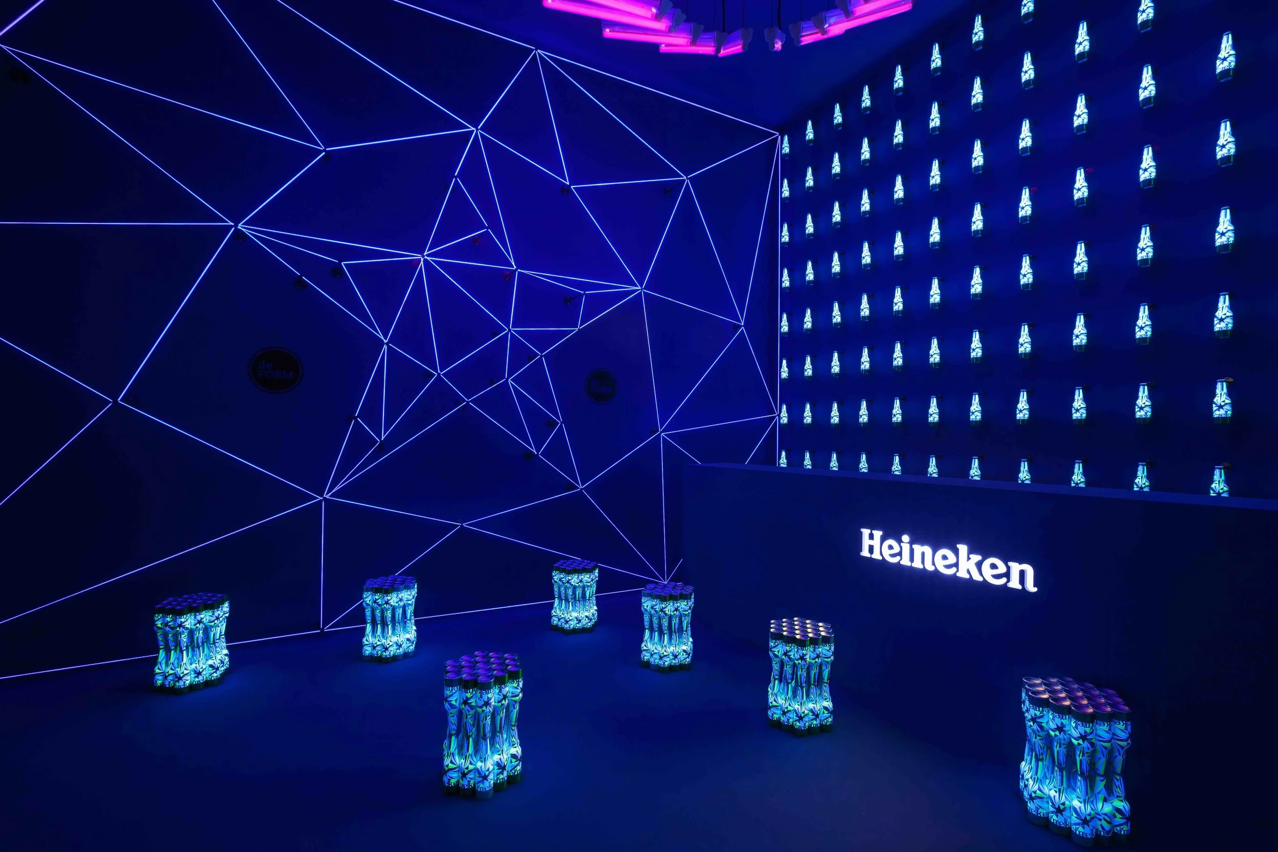 MONUMENT_heineken_black_light_pop_up_bar_02.jpg
