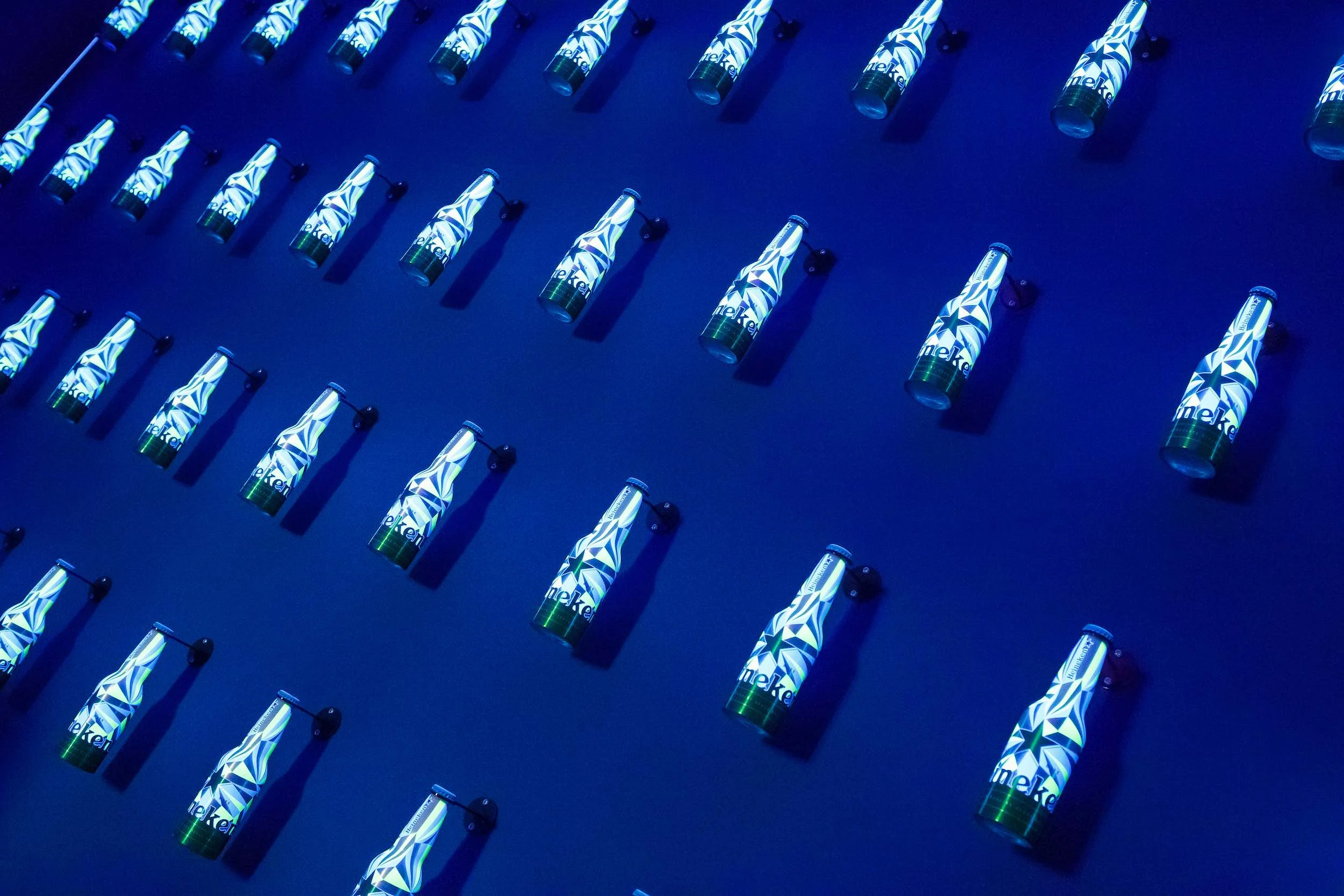 MONUMENT_heineken_black_light_pop_up_bar_05.jpg