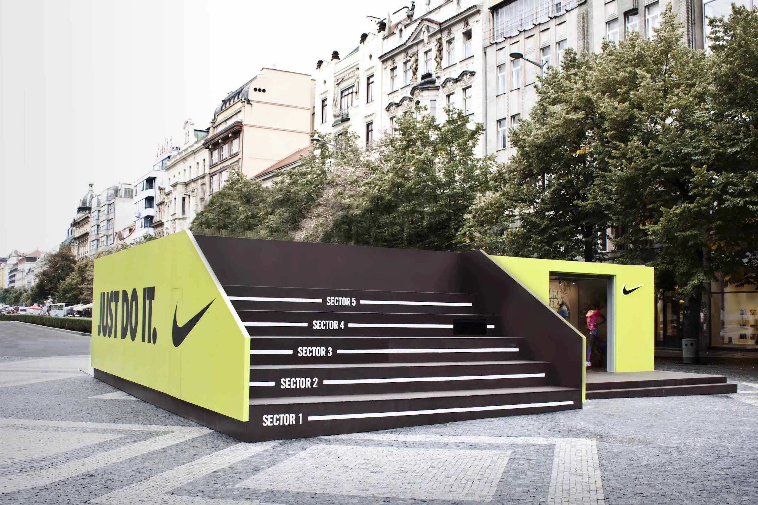 deFORM_nike_we_run_prg_popup_03.jpg