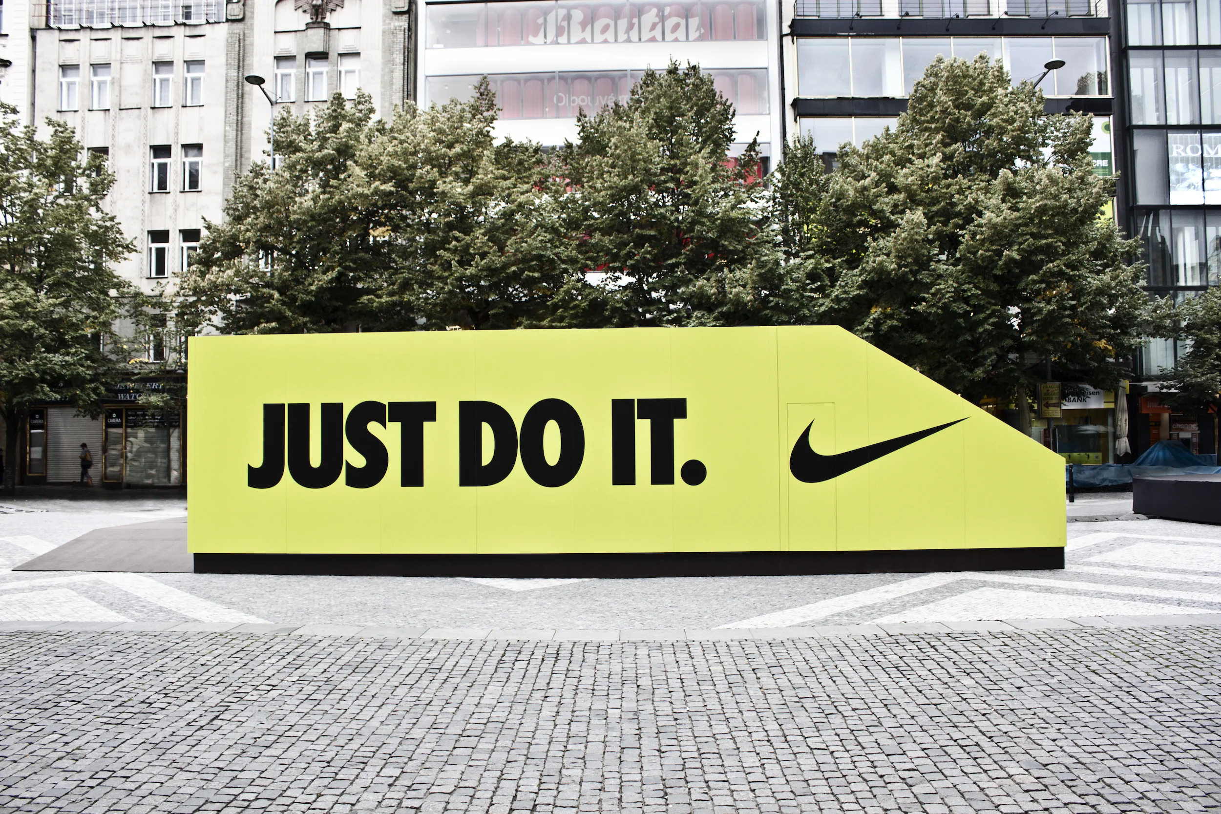 deFORM_nike_we_run_prg_popup_retail_08.jpg