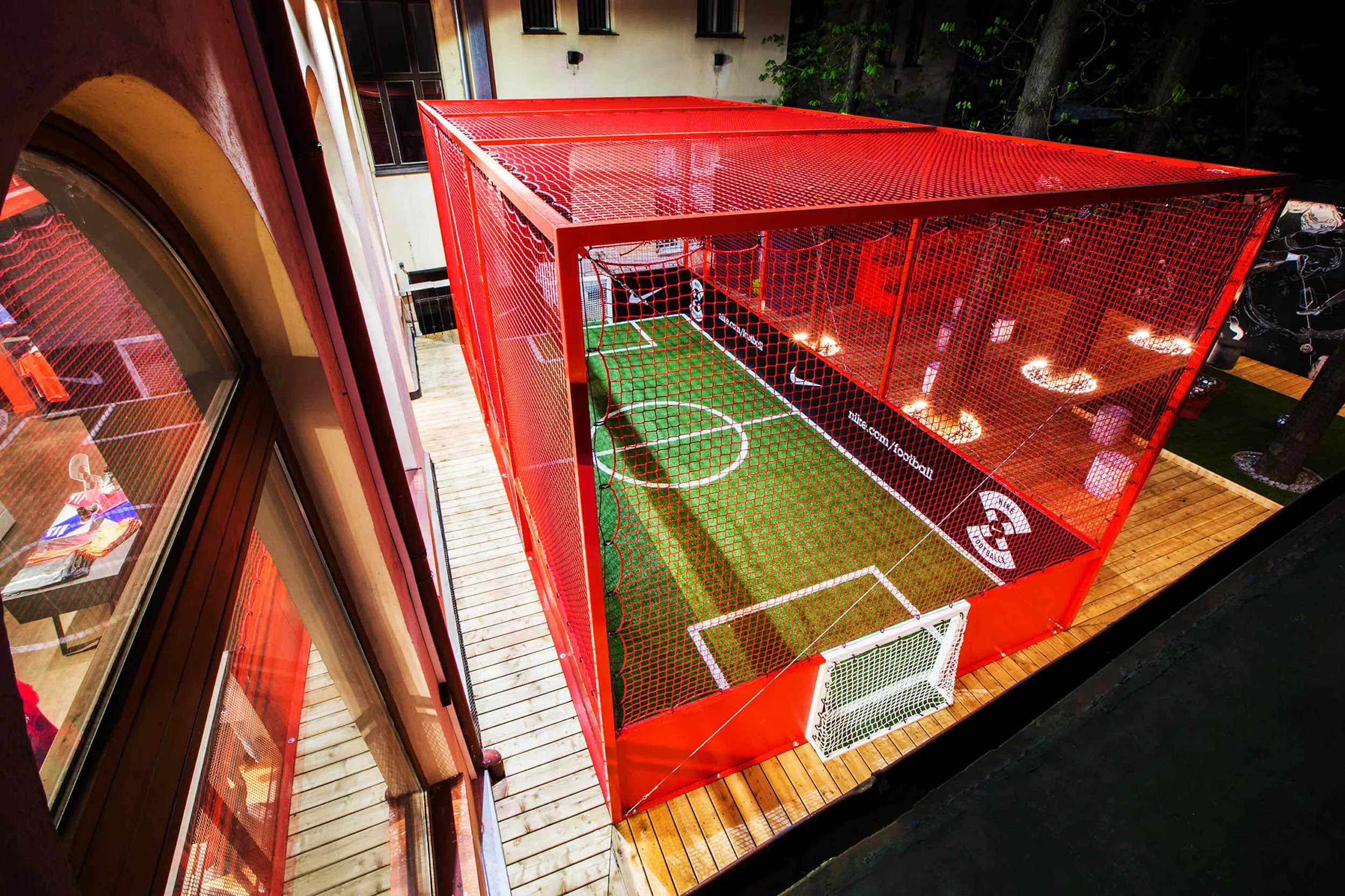 monument_nike_retail_football_01.jpg
