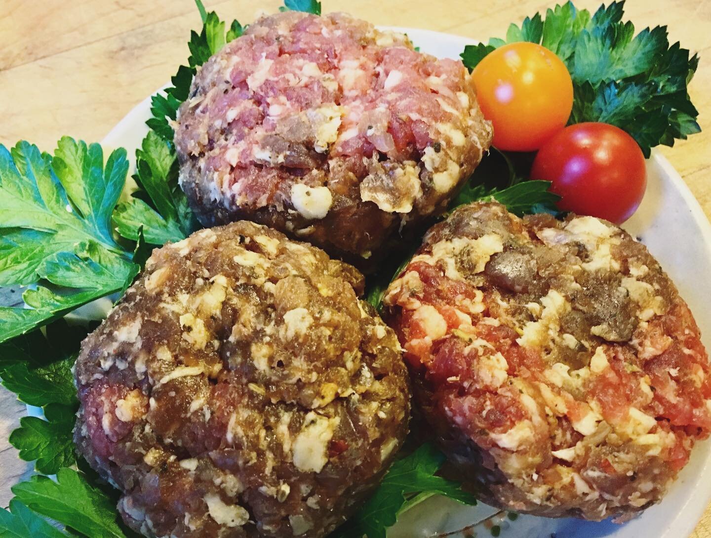 @wildplumfarm pork sausage now available for pre-order! 25LB shares of plain ground pork come in 1LB packages &amp; are ready for your own spices/herbs to be added or delicious on their own with simple salt &amp; pepper. 

Order now for late December