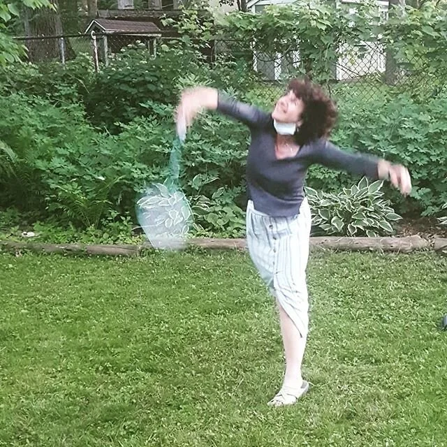 Action shot from summer's first bacyard badminton match. ( it's a socially distanced sport.

#summerfun #badmintonlovers #socialdistancingfun