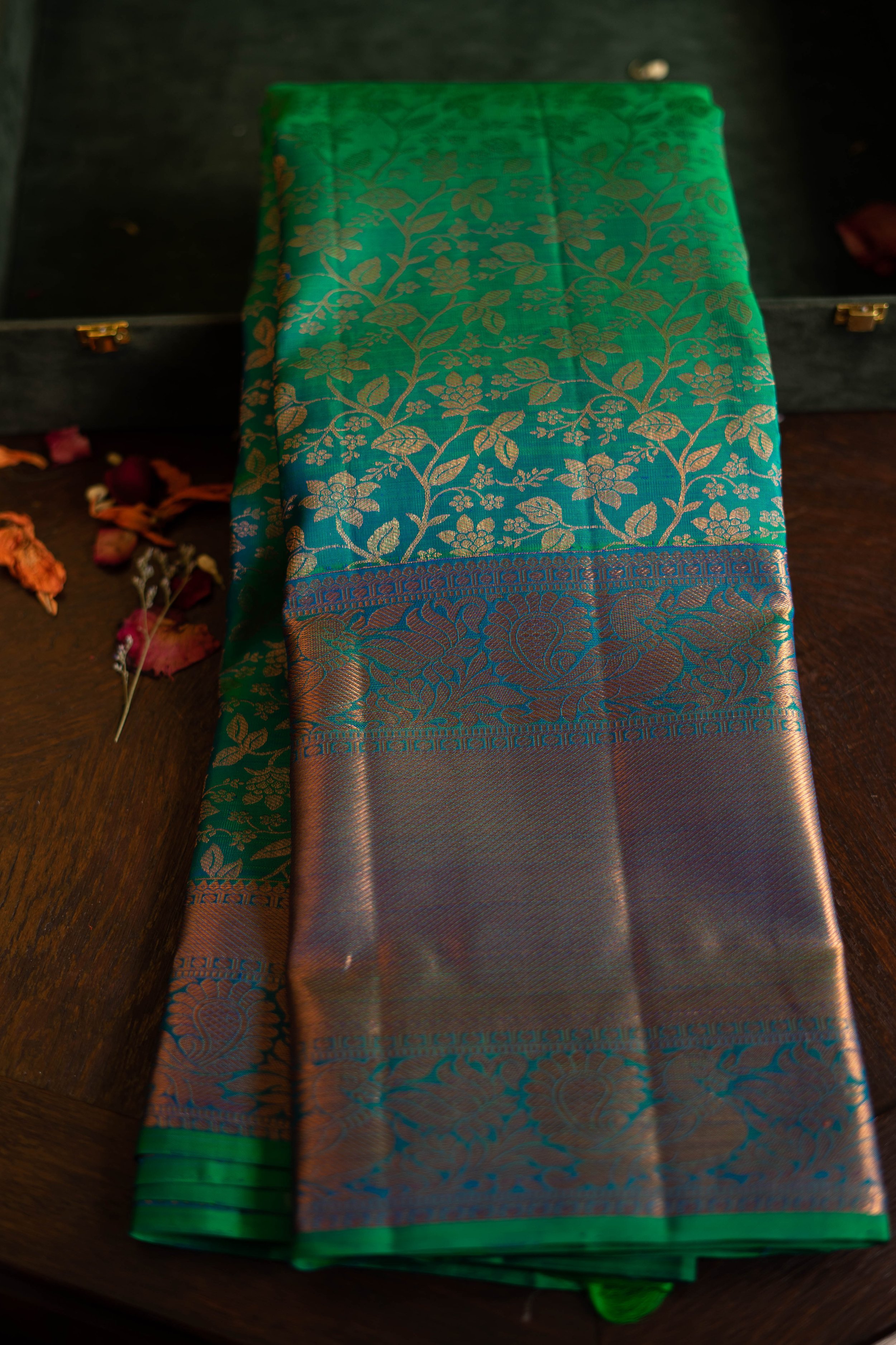 Grey Silk Woven Floral Design Pattu Saree | trendwati