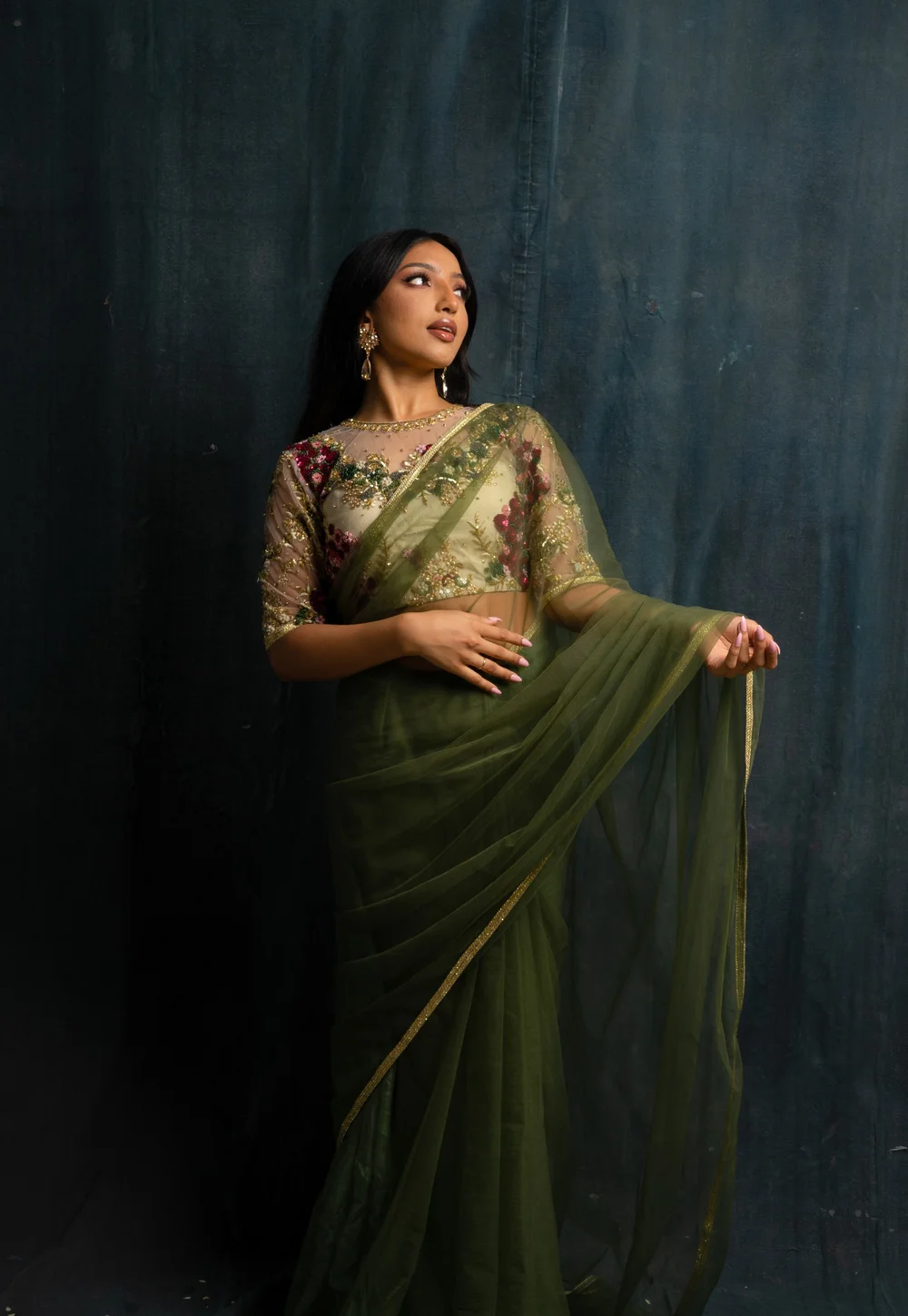 Women's Net Maroon Embellished Designer Saree With Blouse Piece