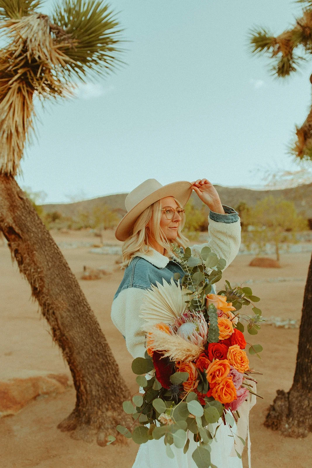 mobile-vulgaris-san-diego-florist-joshua-tree-southern-california-tumbleweed-sanctuary-wedding-bridal-bouquet-bride-groom.JPG