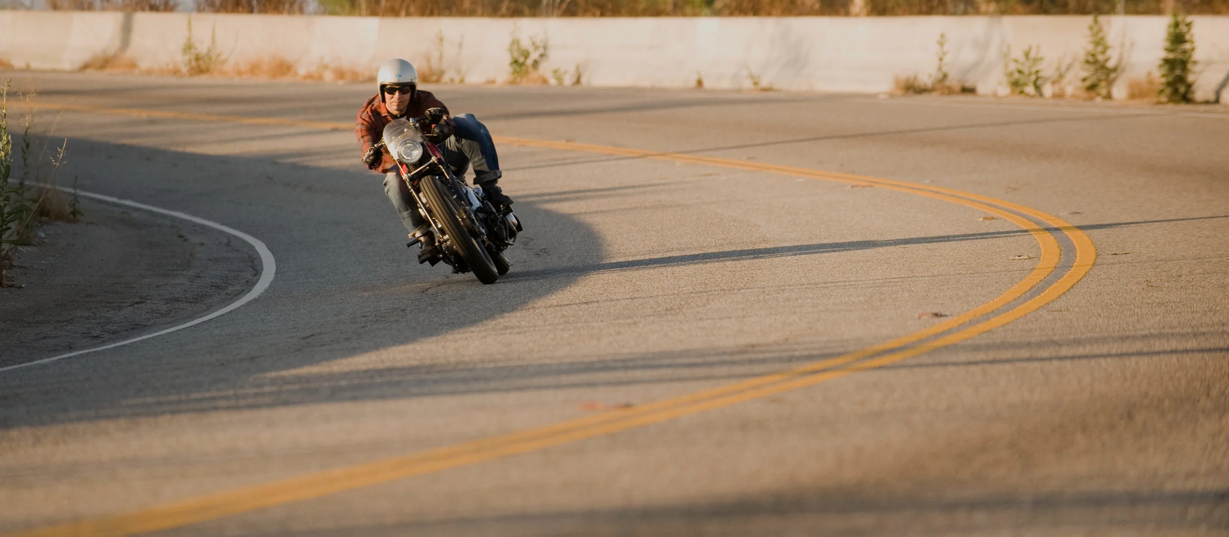 kiyo-knucklehead-cornering-2009-crop.jpg