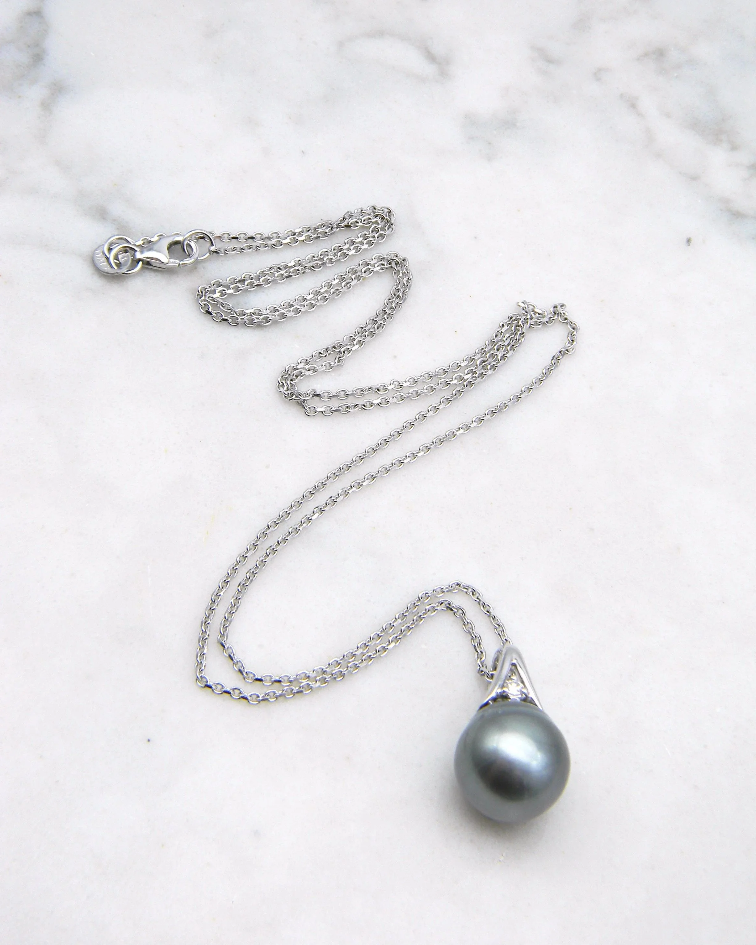 GreyPearlPend4.jpg