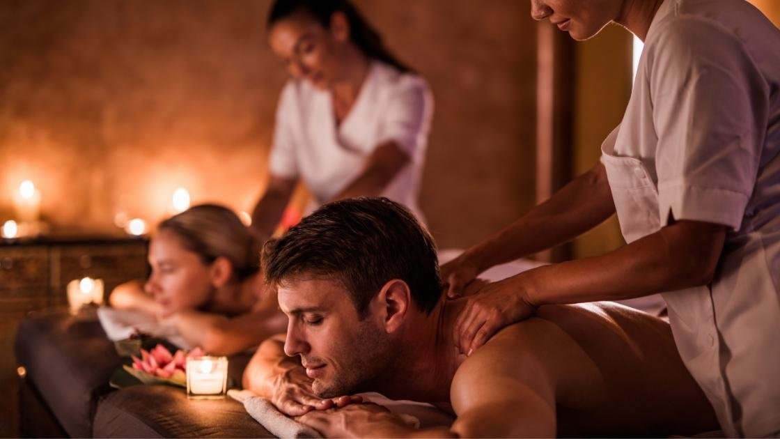 Bonding hormones with a couples massage