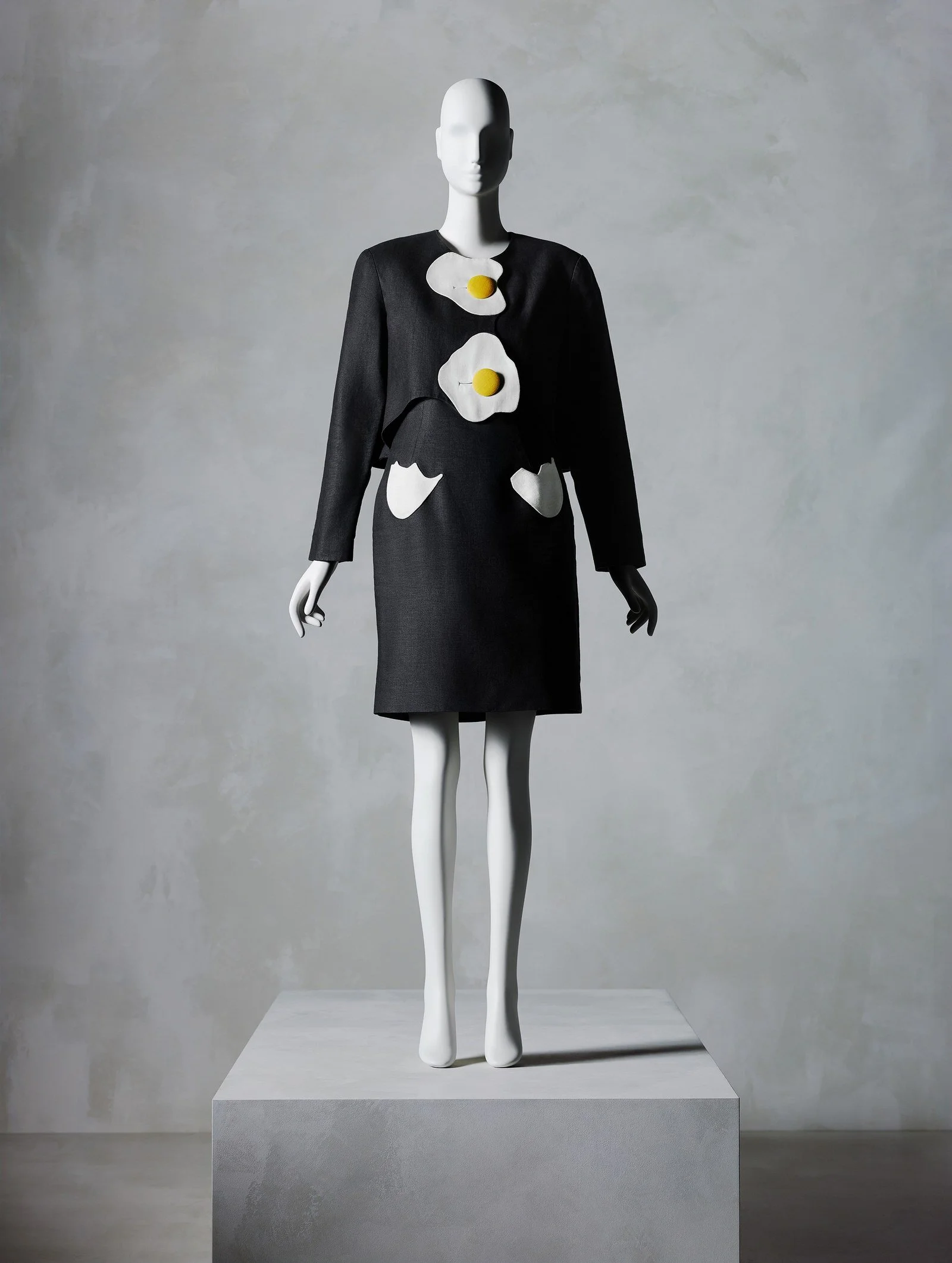 10.%2520BreakfastSuit,ChristianFrancisRoth,SpringSummer1990.jpg
