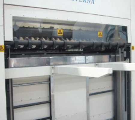SA-2100S-handfeeding.jpg