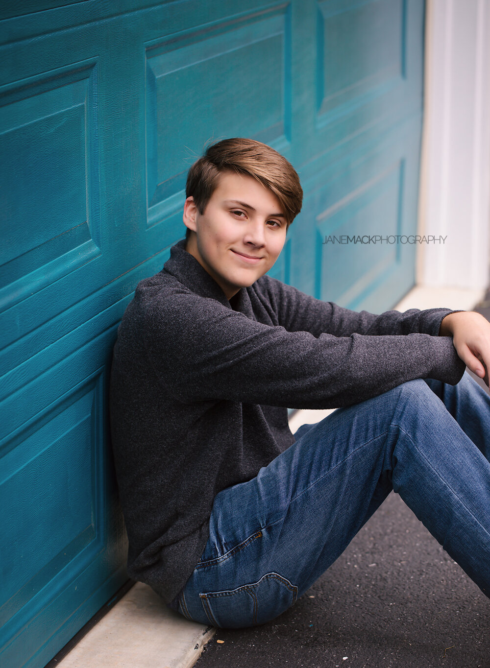 boy senior pics.jpg