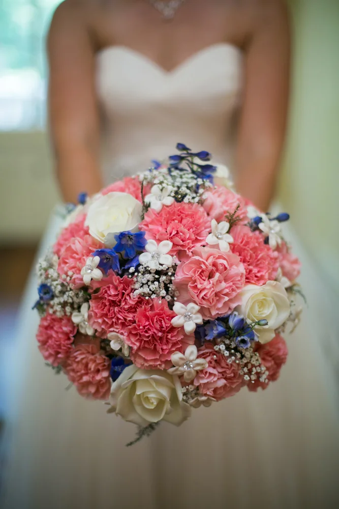 TrotterWeddingPhotoFlowerBouquet_667x1000.jpg