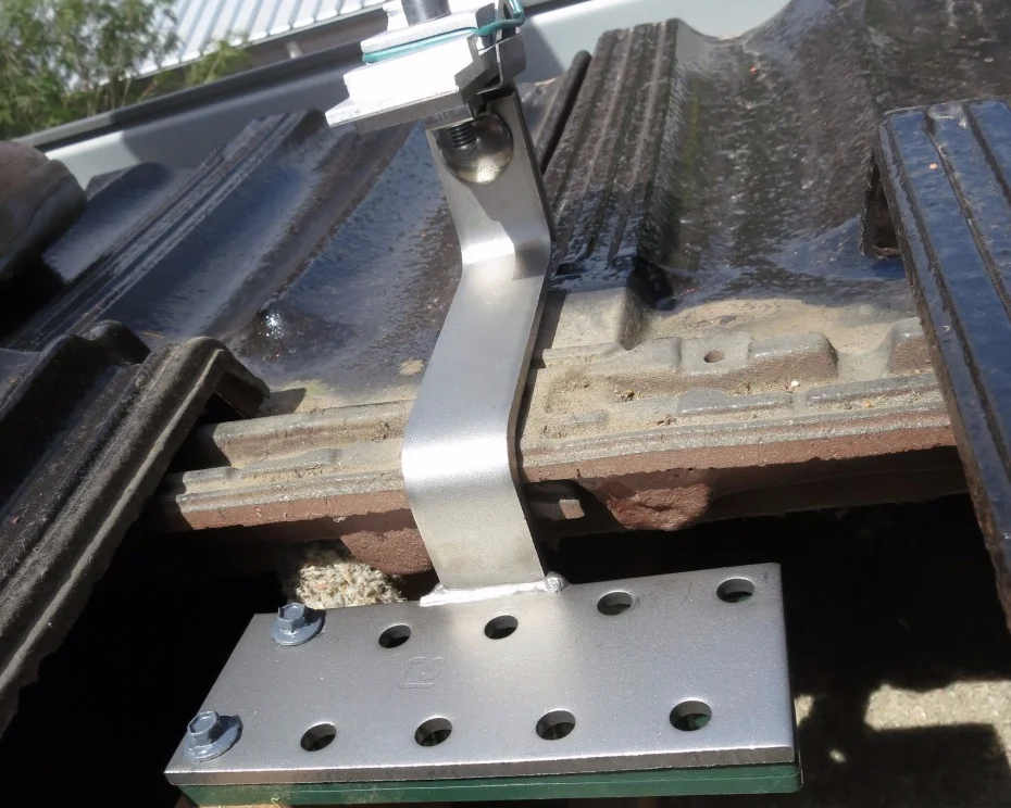 The Schletter tile kit has one of the thickest profiles on the market. Note the assymetrical arrangement of holes for the batten screws - allowing for better bracing; note also the green packing shimm - allowing for a perfect alignment of the kit and hence preventing "pressing" down and damaging the tile above. Schletter enables a quality and long-lasting finish.