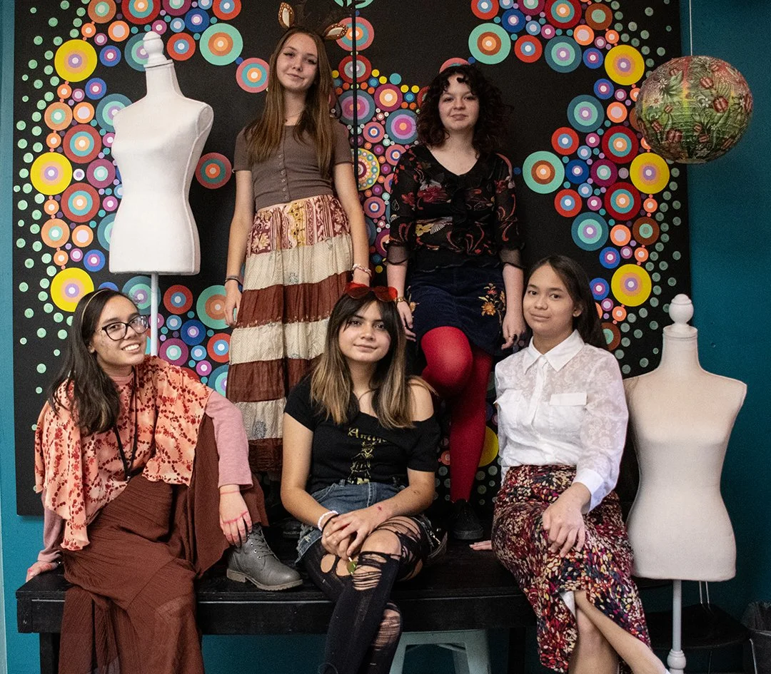 25GR_Antique Poses 01a.jpg