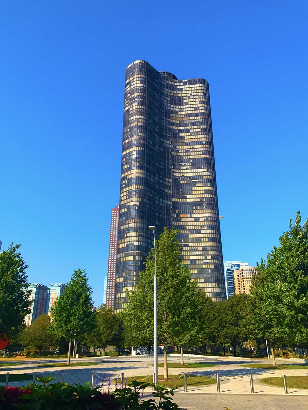 building02.jpg