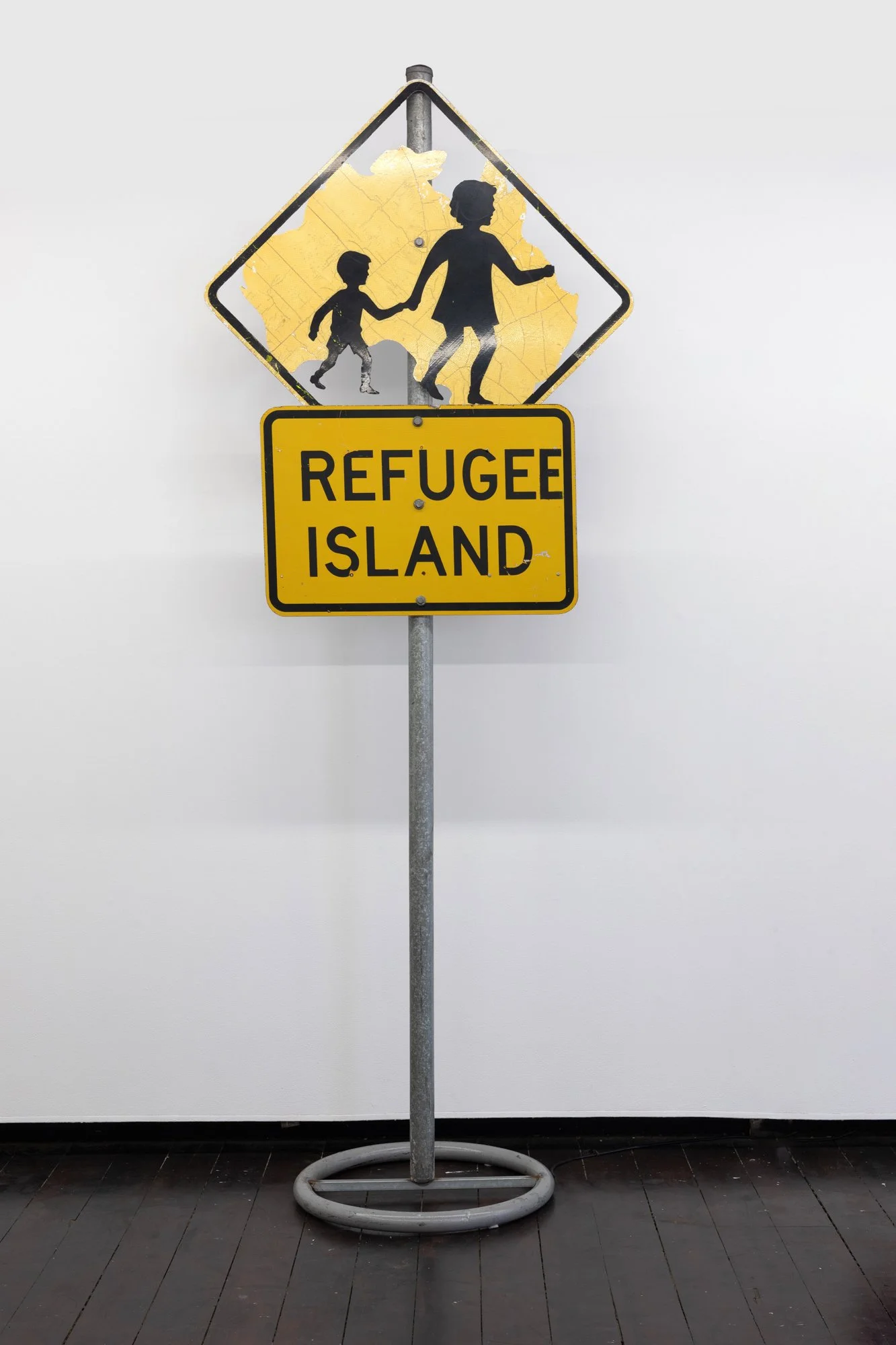 Zachariah Fenn, REFUGEE ISLAND, 2024, altered traffic sign, 130 x 102 cm