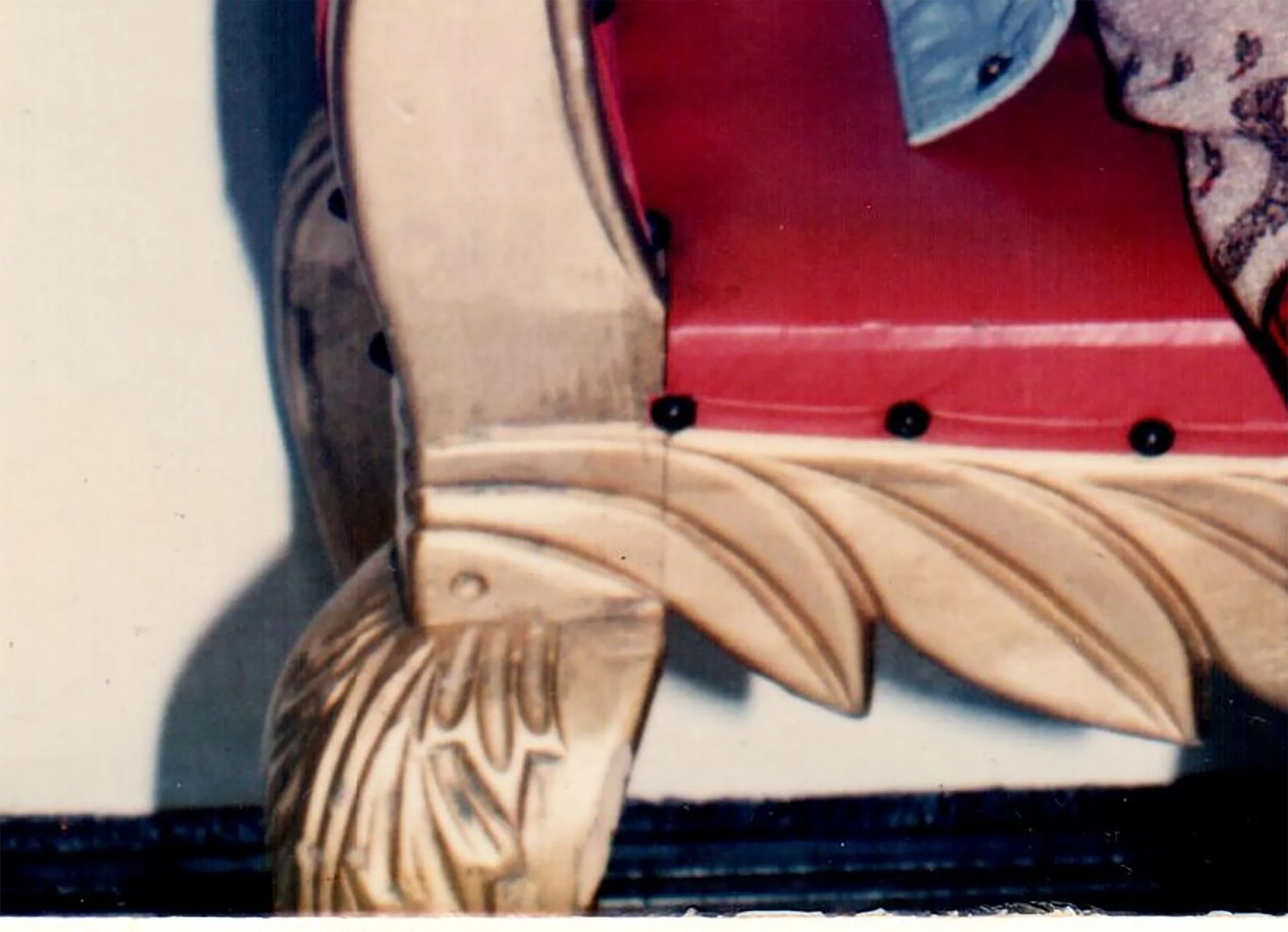 The red chair in your picture does not exist — firstdraft