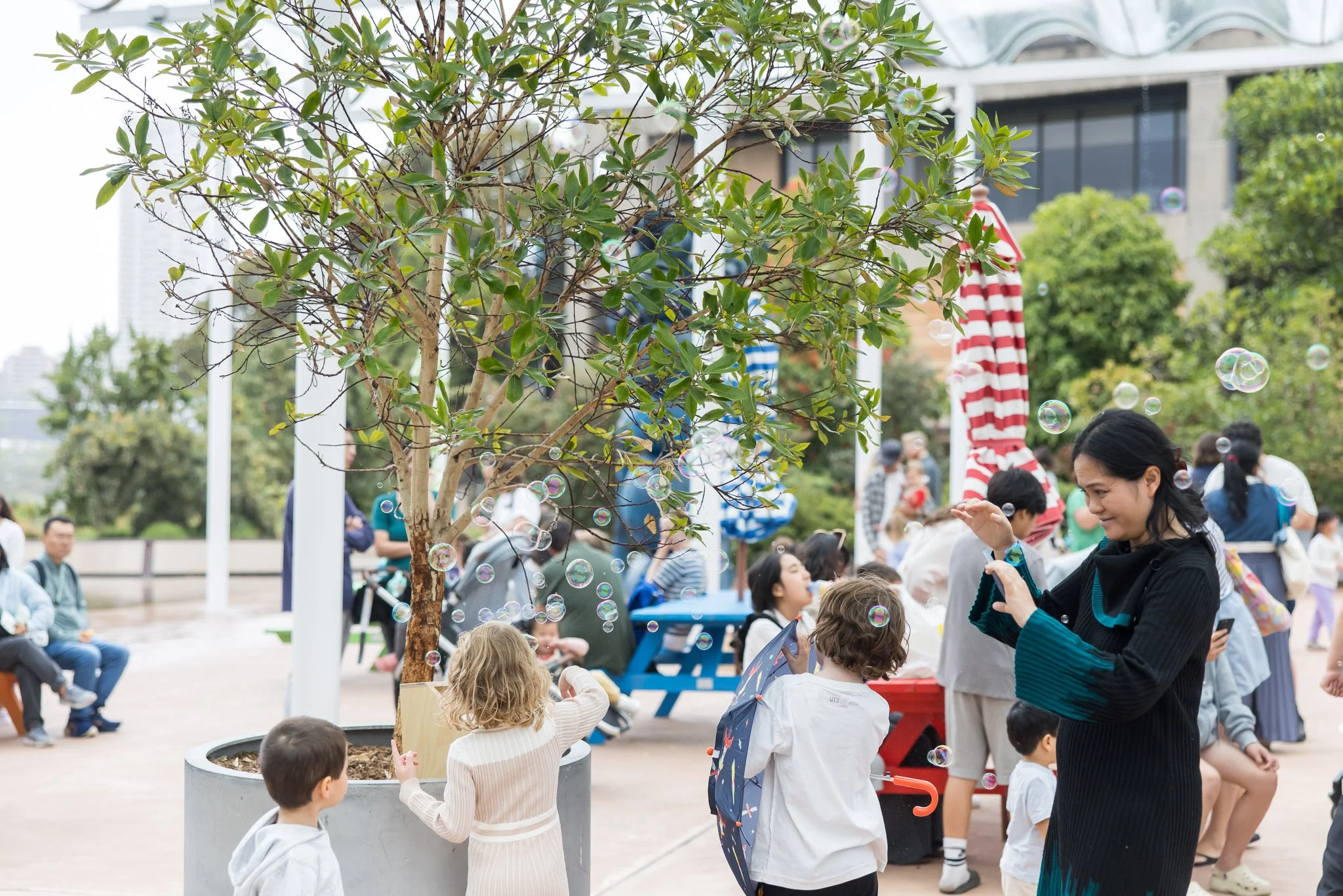 343_KateMitchell_ManyBubbleBlessings_HiveFestival_AGNSW_photocredit_AnnaKucera.jpg