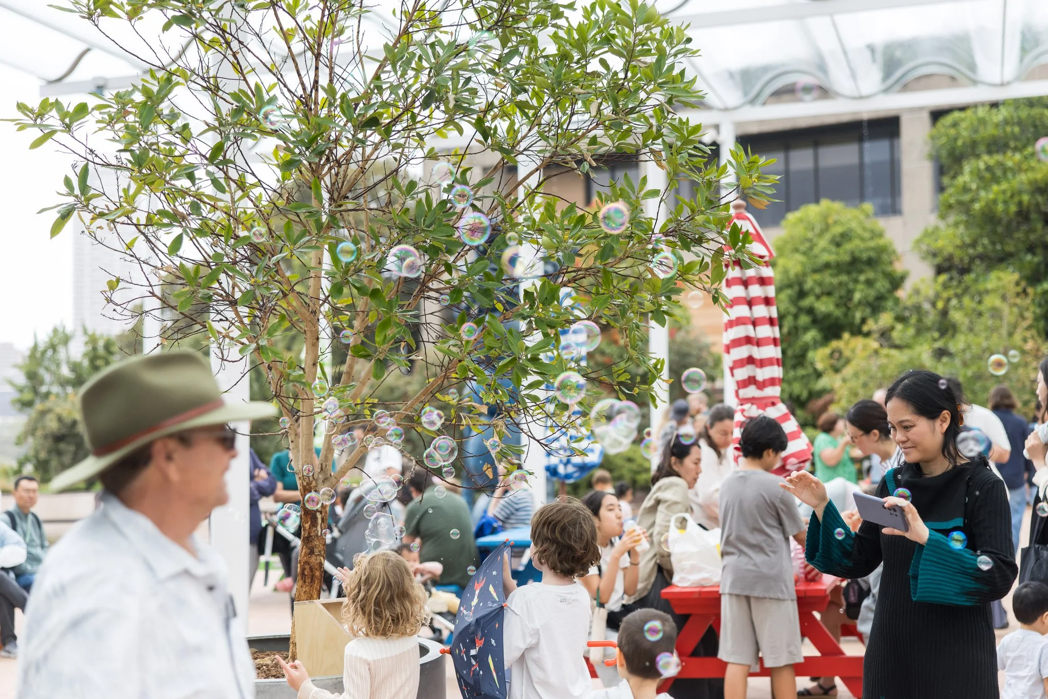 344_KateMitchell_ManyBubbleBlessings_HiveFestival_AGNSW_photocredit_AnnaKucera.jpg