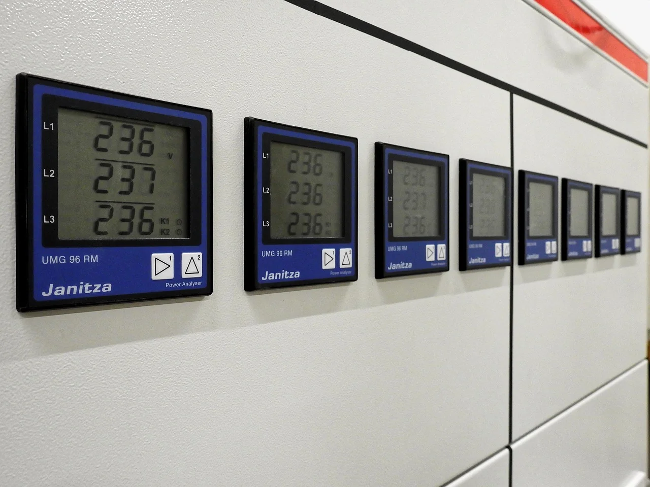 switchgear-2069724_1280.jpg