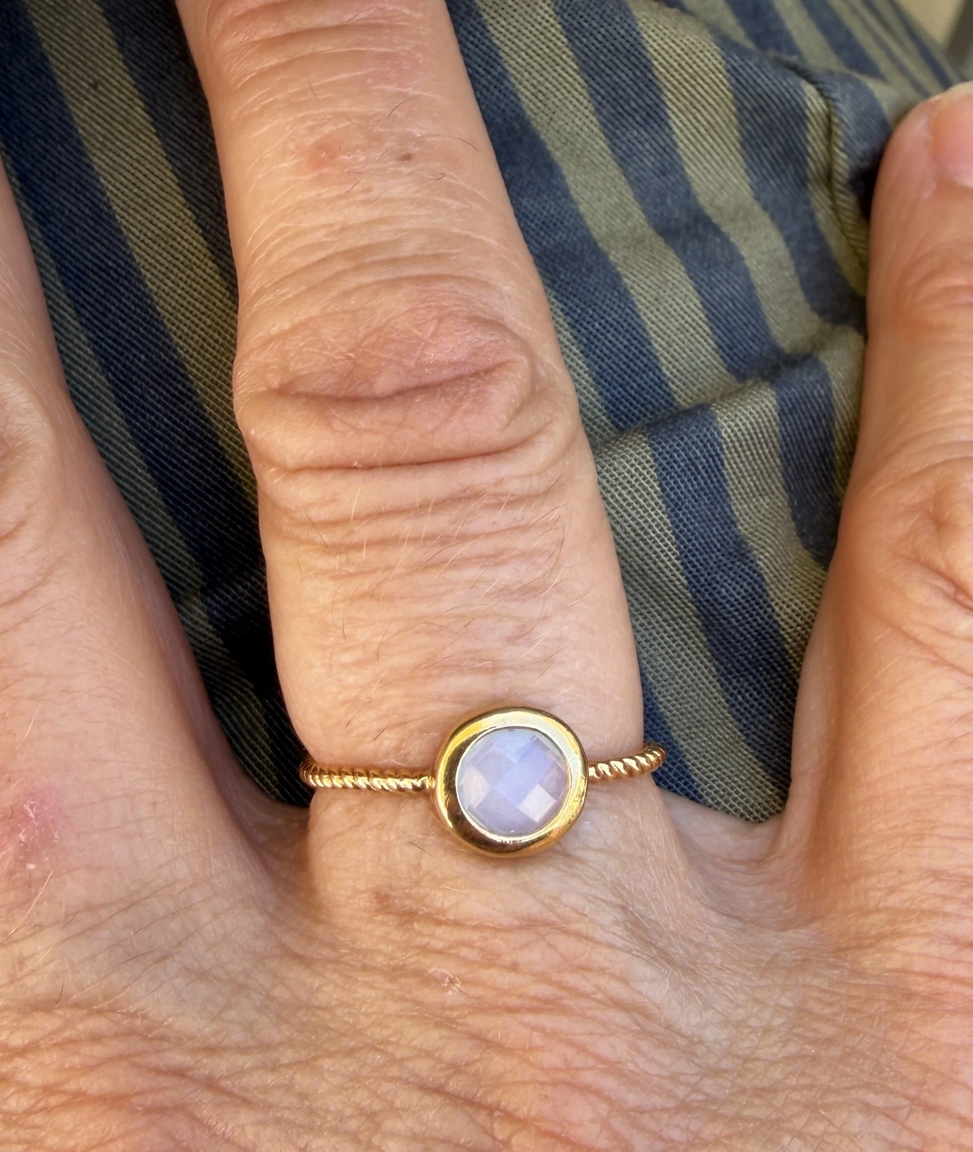 bague ronde blanche torsadée T54