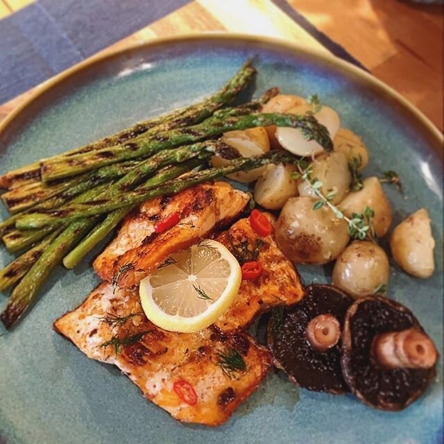 ☀️ 🐟 Okay, so this was a first for me. I&rsquo;ve never caught and prepared my own fish but what an experience. If you like Salmon you&rsquo;ll love this beautiful trout. I gave it a light, all over rub in a mix of paprika, garlic, chipotle flakes, 