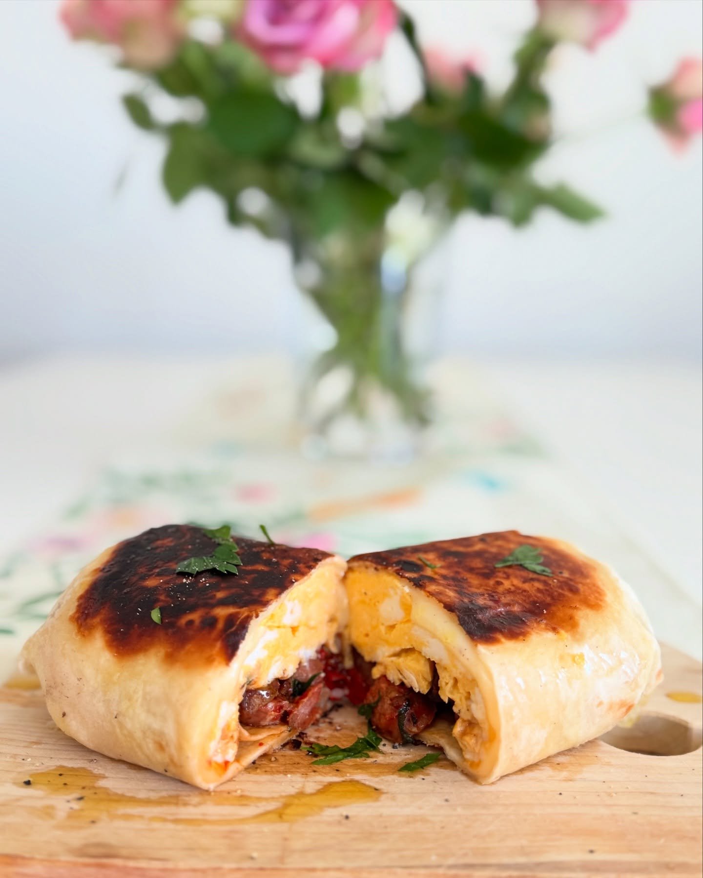 🔥 LEFTOVERS - BBQ style! ☀️ 
See how leftover BBQ sausage turned into the best breakfast wrap 🌯

Why I&rsquo;m obsessed:
Leftovers save time, cut waste, and somehow taste even better the next day. 

BBQ Leftover Breakfast Burrito (1 big wrap)
* Dic