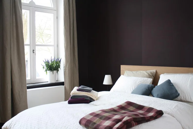 B&amp;B LES DÉPENDANCES Salle de bain à partager avec une autre chambre, lit 2 personnes, Wifi, chambre moderneHaut de Bomel 14, 5003 Namur (Belgique) • +32 497 41 05 61