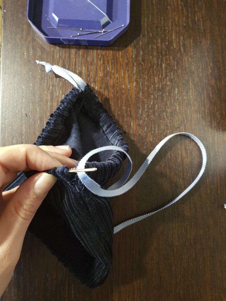 I tutorial di Laura: bustina in tessuto rifinita all’interno