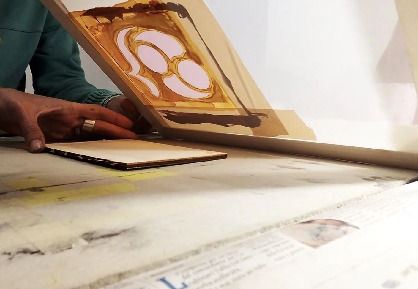 "Serigrafia - strappa, ritaglia e stampa" per adulti con Laura Peres