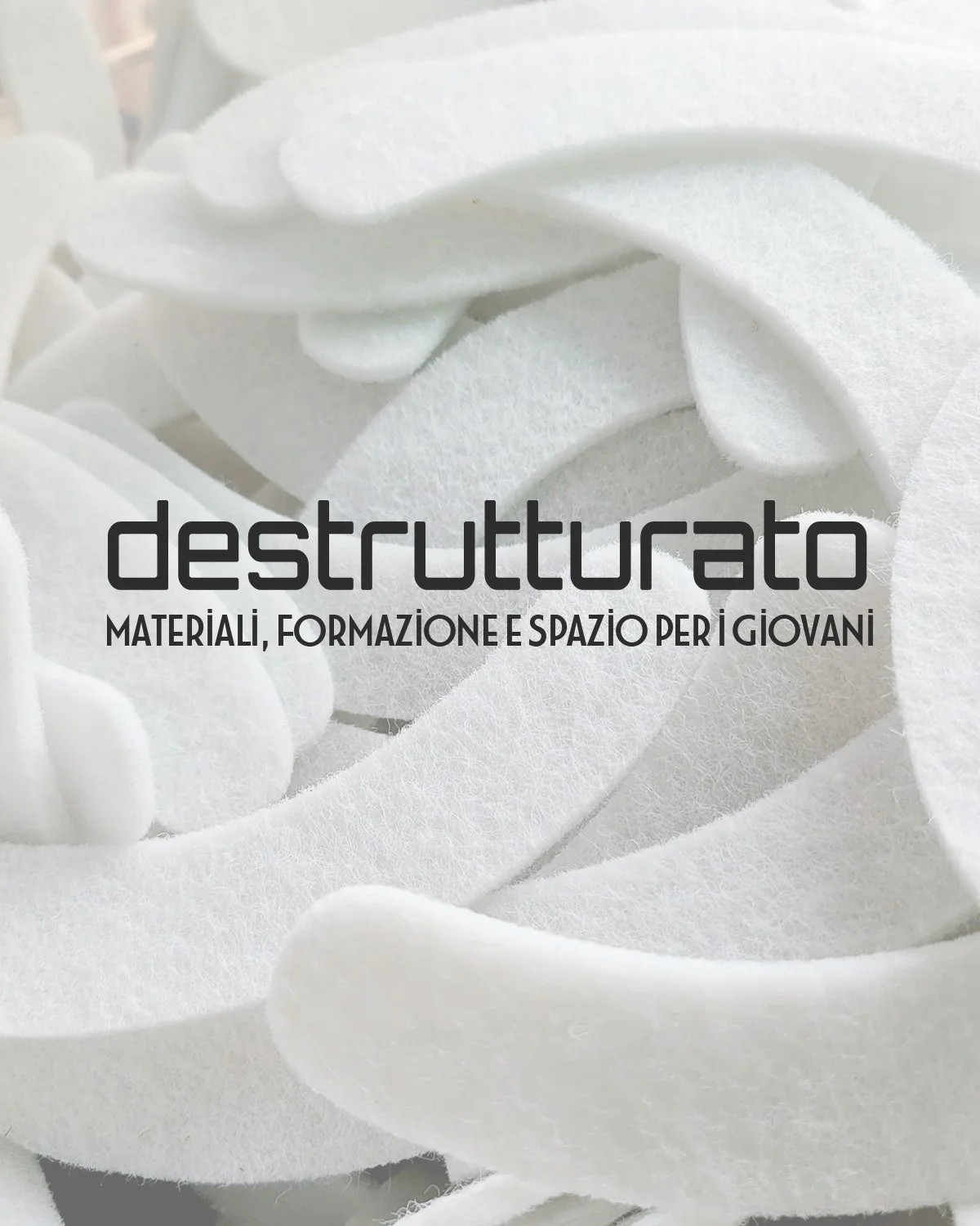 DESTRUTTURATO – Materiali, Formazione e Spazio per i Giovani