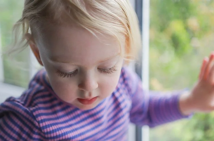 Just a reminder that some of the best photos come from rainy days ☔️ (It helps to be allowed inside though!) 

&bull;

&bull;

&bull;

#rainyday #rainydayphotography #daughter #toddlerphotoshoot #toddlerlife #toddlersofinstagram #berkshiremummies #na