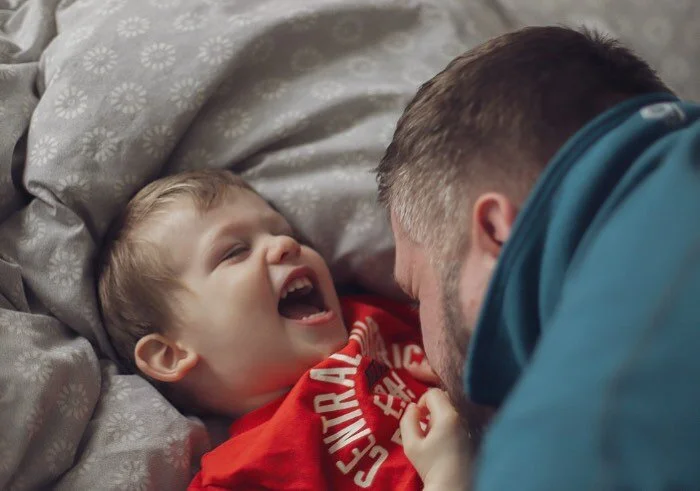 No one can make this young man laugh quite like his &ldquo;silly daddy&rdquo; ❤️ &bull; &bull; &bull;

#fatherson #fatherandson #fathersongoals #toddlerlife #toddlersofinstagram #toddler #giggles #berkshiremummies #hampshiremums #familyphotographer #