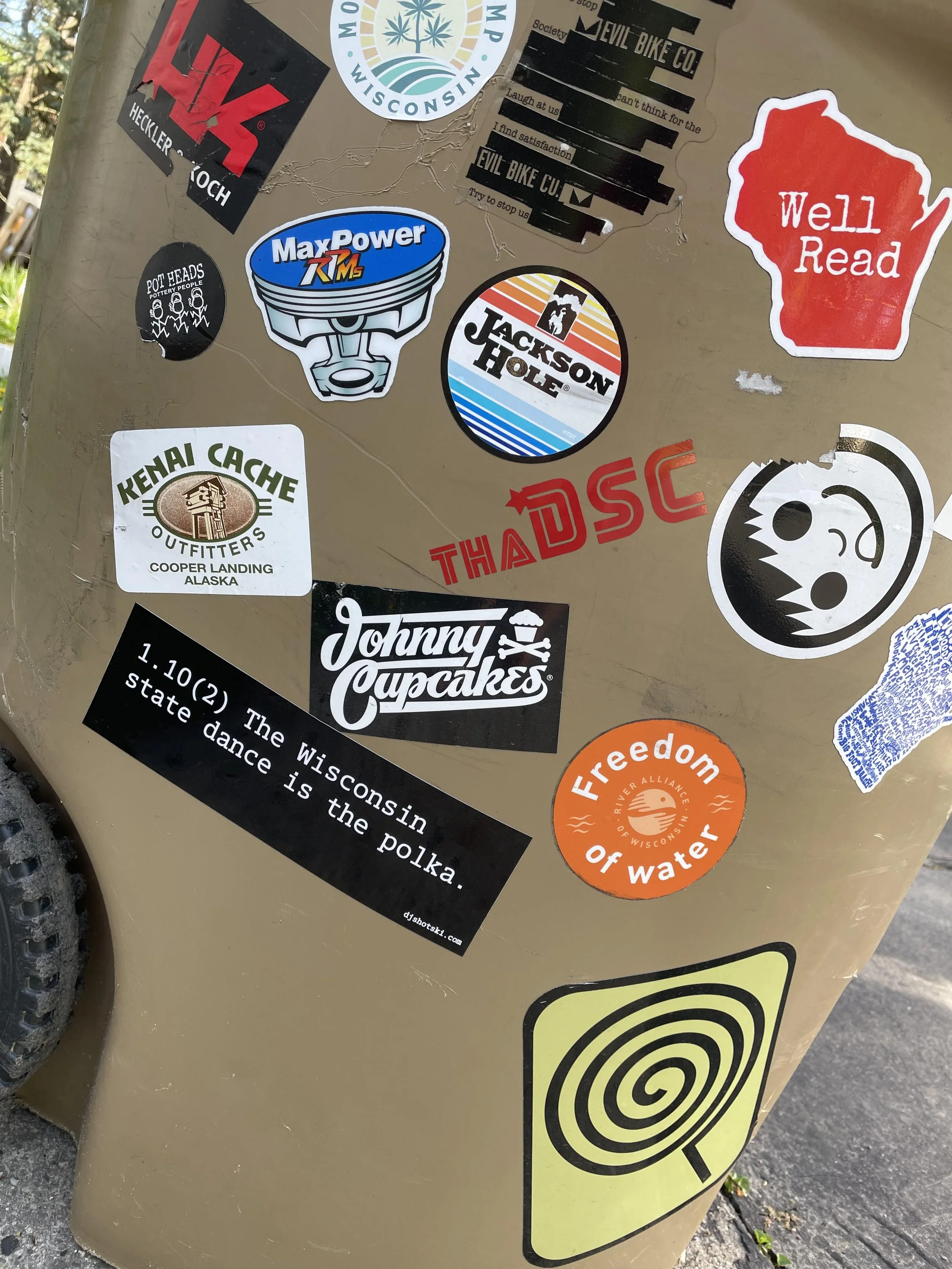 Well Read sticker 1.jpg