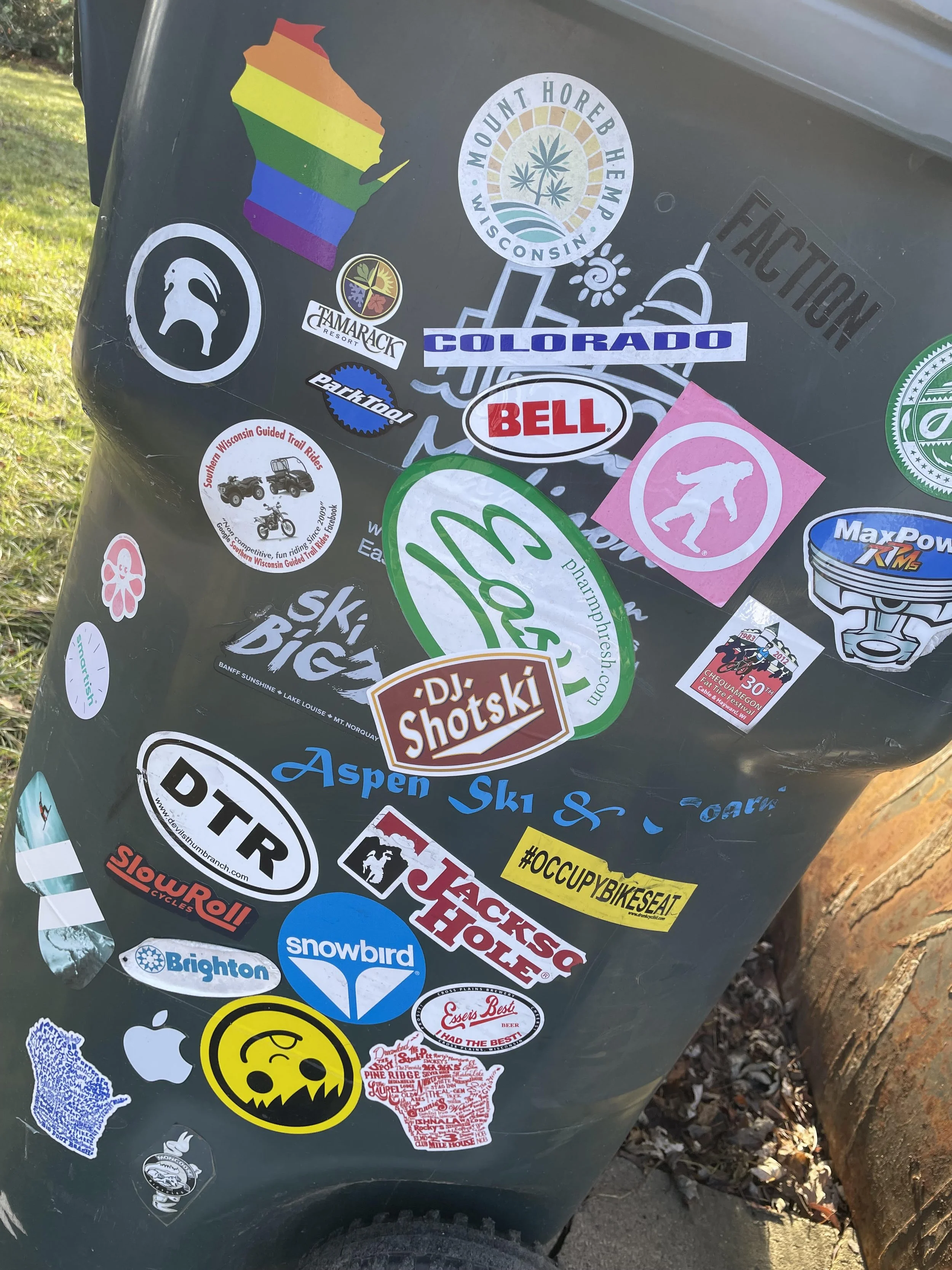 Pride sticker 2.jpg