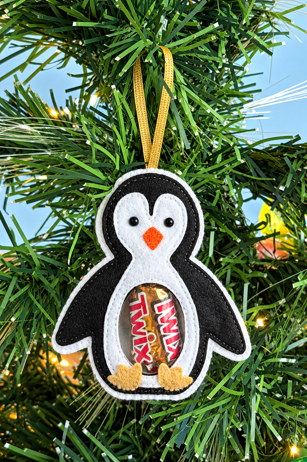 Penguin Treat Holder by Ribbon Designs.png