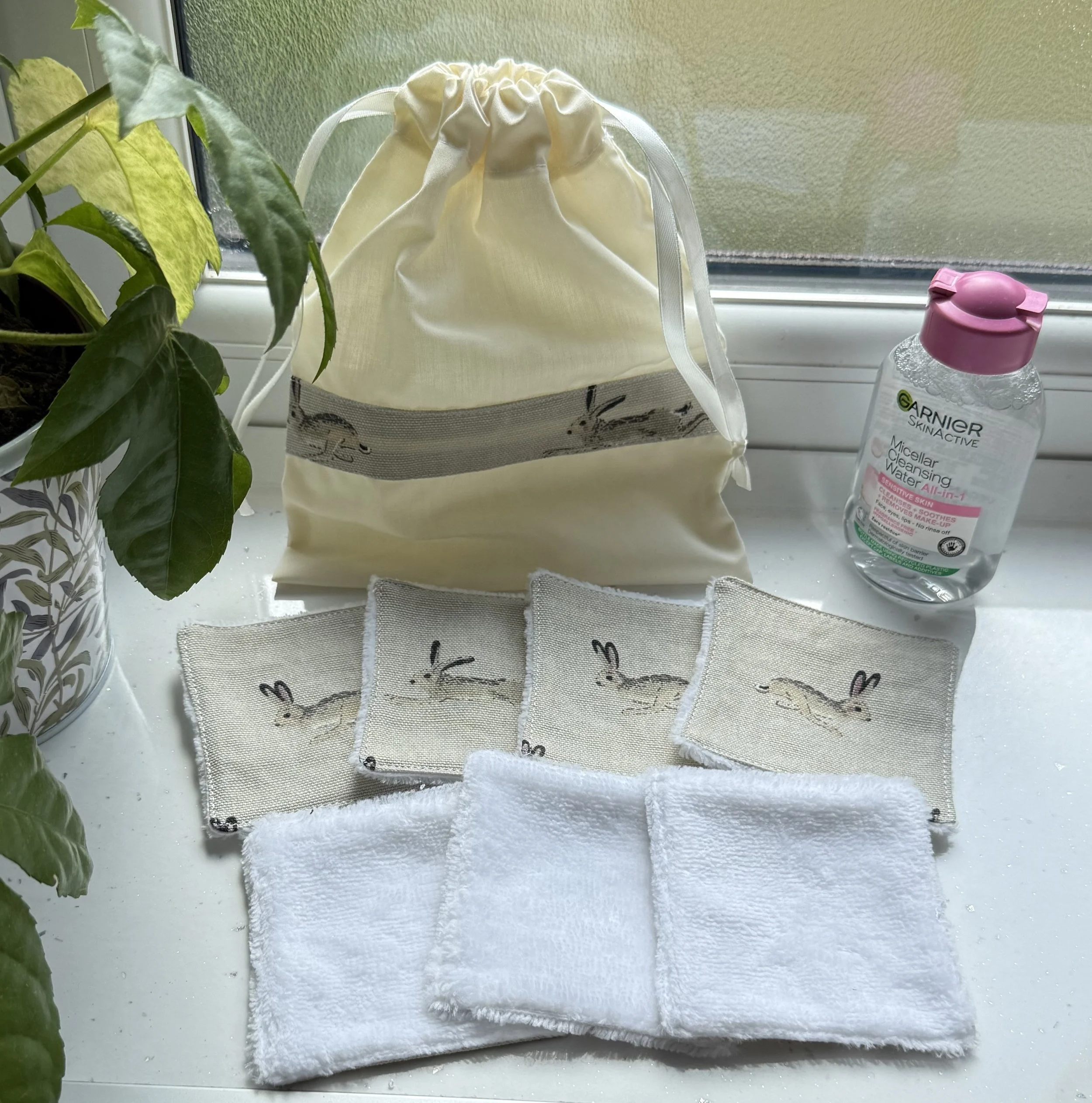 SA Hare 7 wipes and bag.jpg