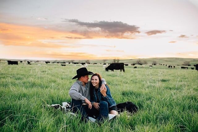 Eight from this #realranchcouple session. .
.
Going off the grid for a few days in the &lsquo;76 Van with my cattleman. ✌🏼 The yuccas are in full bloom in the Sandhills right now and it&rsquo;s one of my favorite weeks of the year. 💓 smelling every