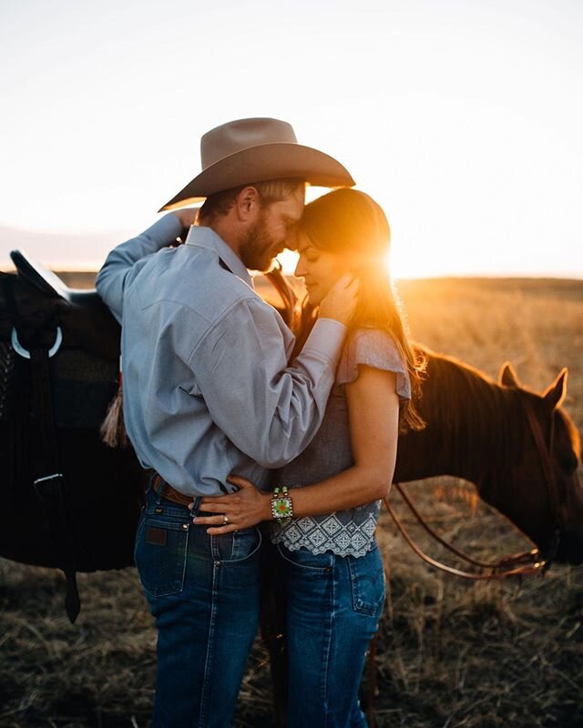 I couldn&rsquo;t not post this one. ✨ .
.
.
#vintagewesternwear #bohowestern #indowesternstyle #indowesternwear #horselife #westernweddingphotographer #ranchwedding #ranchengagement #ranchy #ranchlife #ranchwife #womeninwestern #ranchweddingphotograp