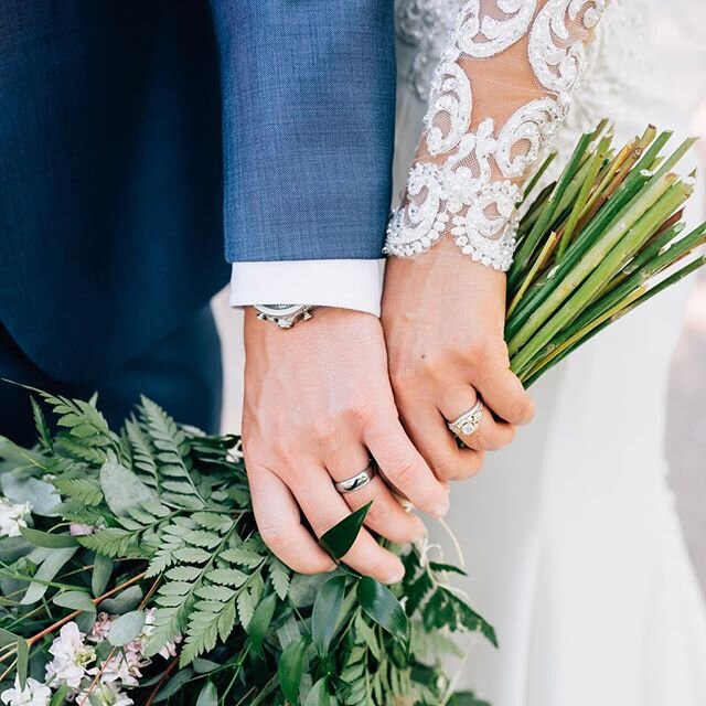 Seven sweet bridal details from Saturday. Who else is a sucker for the details?! .
.
.
#theknot #heyweddinglady #rwcstyle #rusticwedding #bridesrealweddings #nebraskaweddingphotographer #bridesrings #bridesproposals #weddingwire #weddingchicks #weddi