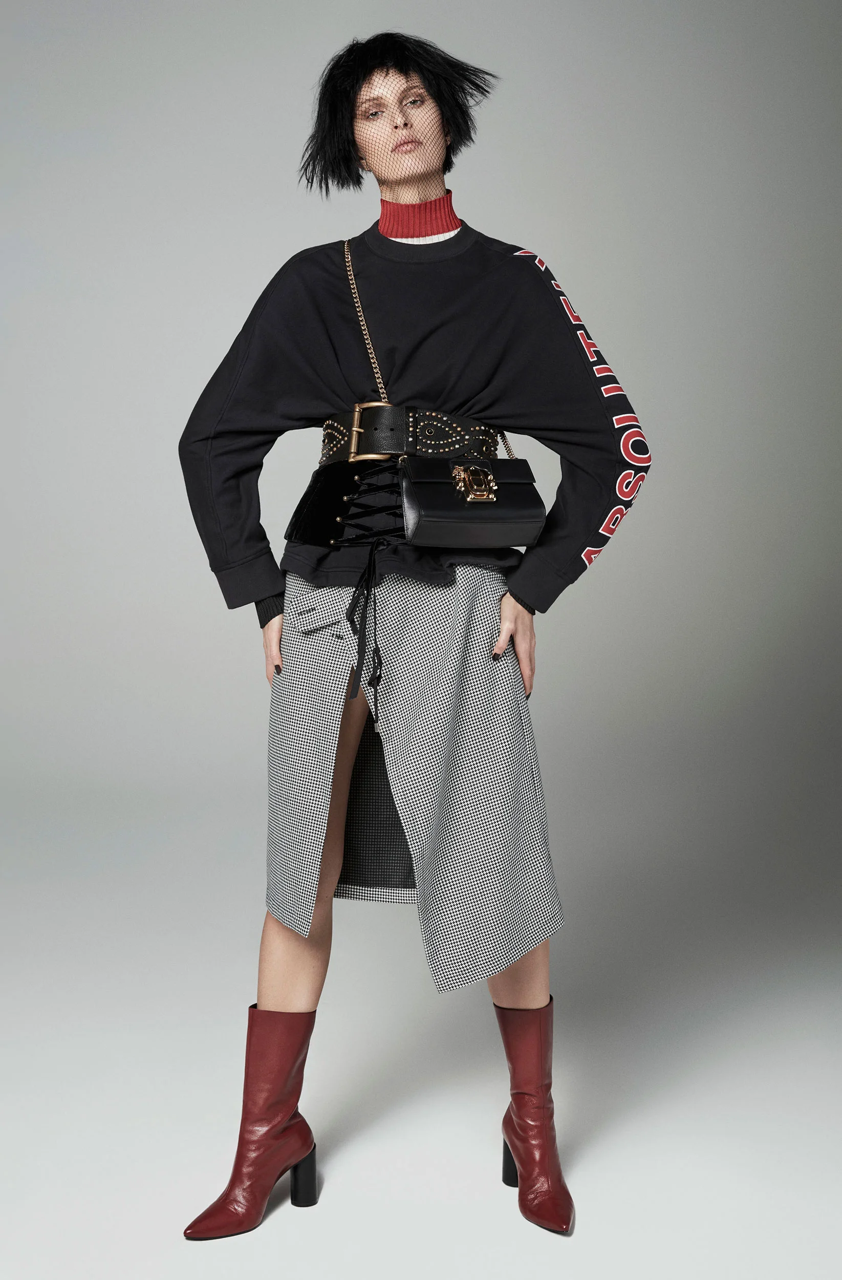ISSUE-Karolina1069-1ok.jpg